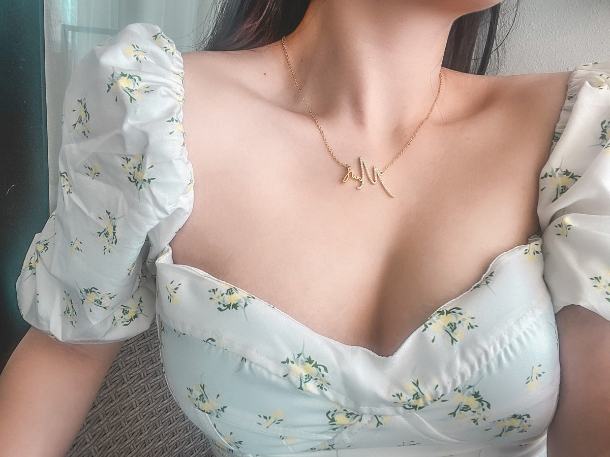 Gold signature diamond name necklace with personalized name pendant from MUHVA STORE, featuring sparkling diamonds and elegant design.