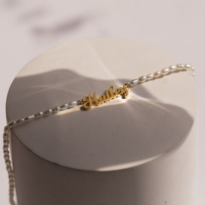 Personalized pearl name necklace by MUHVA STORE featuring elegant pearls and custom engraved name pendant.