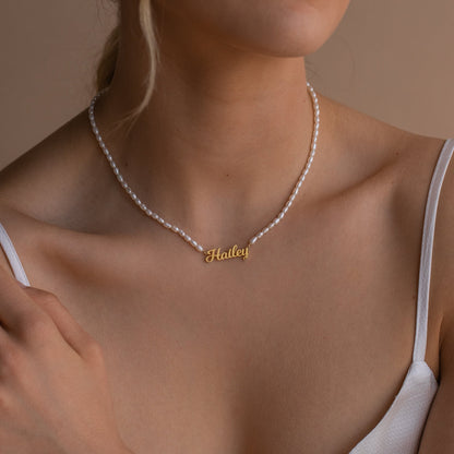 Personalized pearl name necklace with a silver chain and custom name pendant, elegant jewelry by MUHVA STORE.