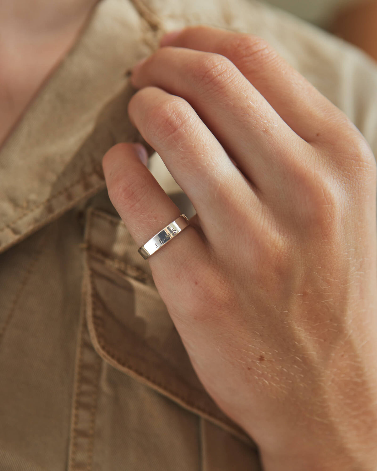 Elegant Memory Wrap Ring by MUHVA STORE showcasing a sleek silver band with intricate wrap design and subtle detailing.