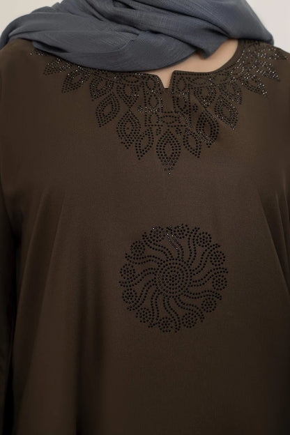Muhva Store SHOROOQ in soft fabric with intricate embroidery, featuring a stylish design and vibrant colors.