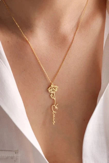 Personalized jewelry necklace with a birth flower and engraved name, crafted by MUHVA STORE.