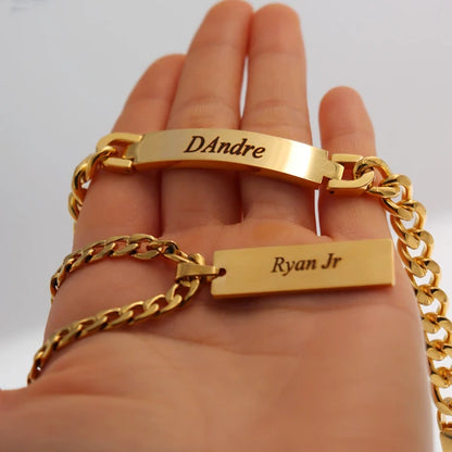 Pack of 2 customizable jewelry items including a name necklace and name bracelet from MUHVA STORE, featuring personalized gold-tone designs.