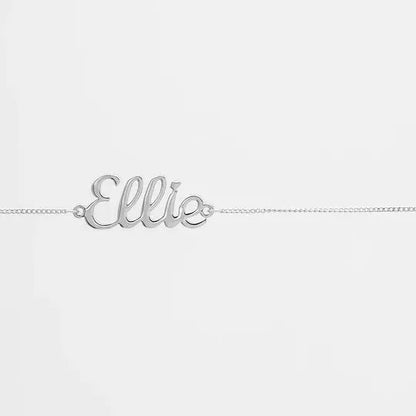 Custom name belly chain by Muhva Store featuring a delicate gold chain with personalized name pendant on a model's midriff.
