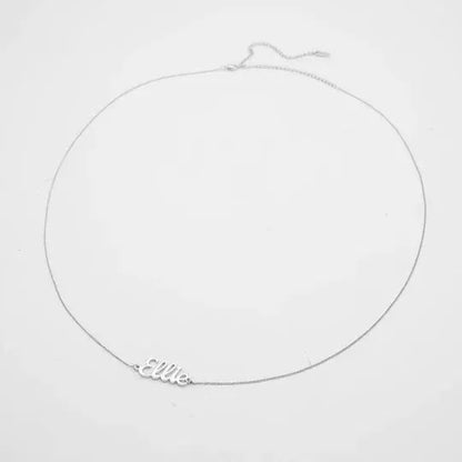 Custom name belly chain from Muhva Store featuring a delicate gold design and personalized name pendant on a model's midsection.