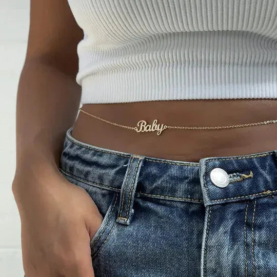 Custom name belly chain by Muhva Store featuring a delicate silver chain with a personalized name pendant.