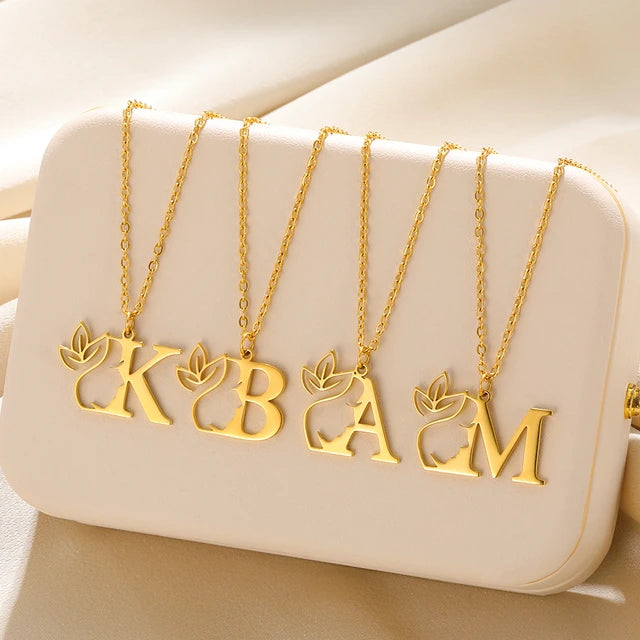 Pack of 2 customizable name necklaces from Muhva Store with silver chains and personalized name pendants on a white background.