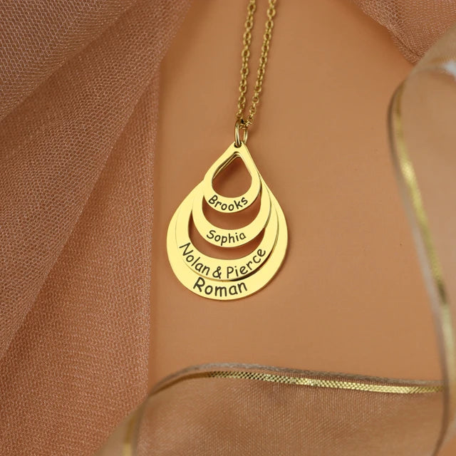 Customized 3-name drop necklace by MUHVA STORE featuring layered silver chains and personalized pendants on a white background.