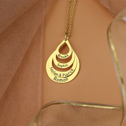 Customized 3-name drop necklace by MUHVA STORE featuring layered silver chains and personalized pendants on a white background.