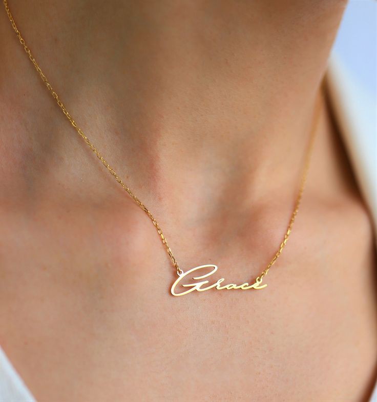 Personalized gold necklace with customizable name pendant from Muhva Store, featuring elegant script design.