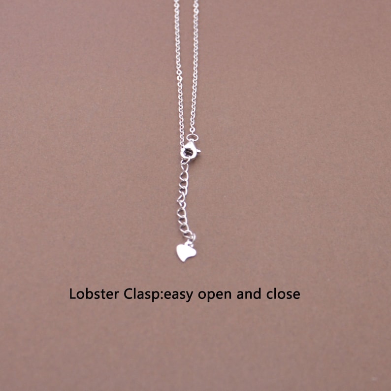 Custom name necklace from Muhva Store featuring a personalized pendant with a stylish, modern design.