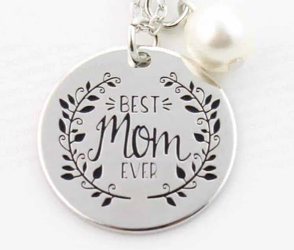 Two Muhva Store Best Mom Ever necklaces with heart pendants, stylish gold-tone jewelry for moms in a pack of two.